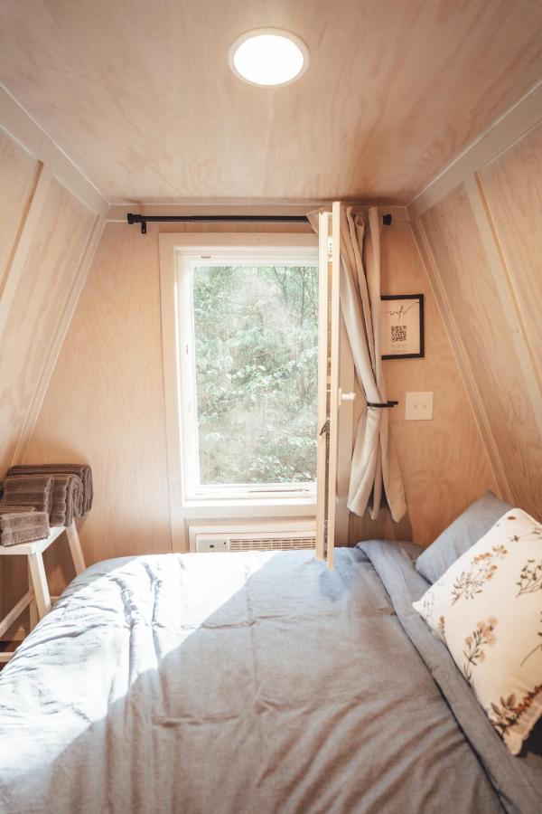 Blue Brambler Glamping A-Frame Apartment Rockbridge Exterior photo